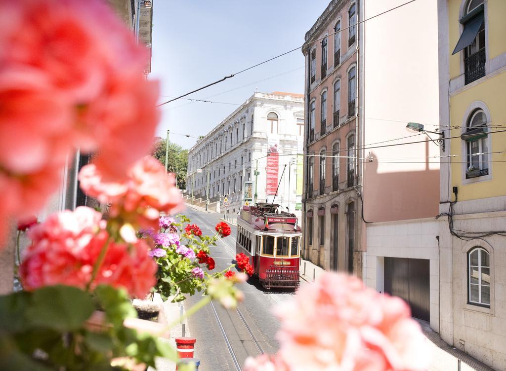 Hotel Residencial Valentina Lisboa Exterior foto Lisbon tram